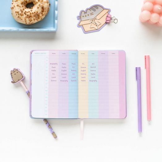 Джобен седмичен планер Grupo Erik Pusheen за 17 месеца - август 2025 / декември 2026 година