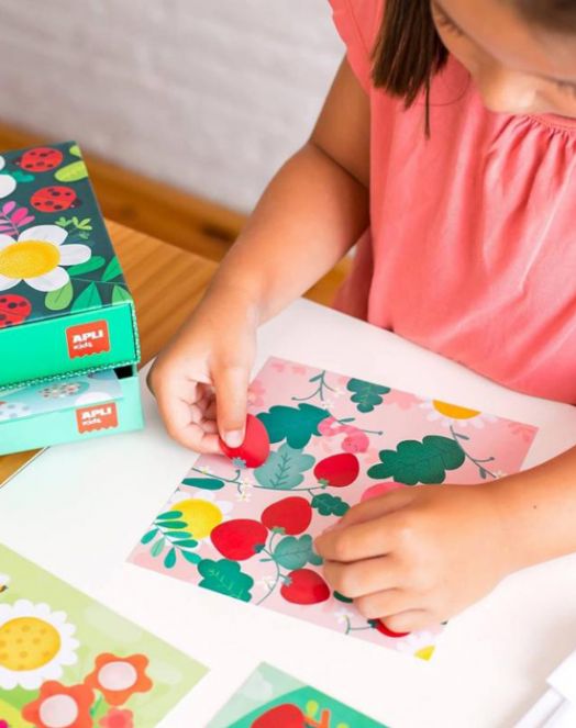 Игра със стикери Apli - Калинка