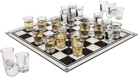 Drinking Game Out of the Blue - Шах с шотове