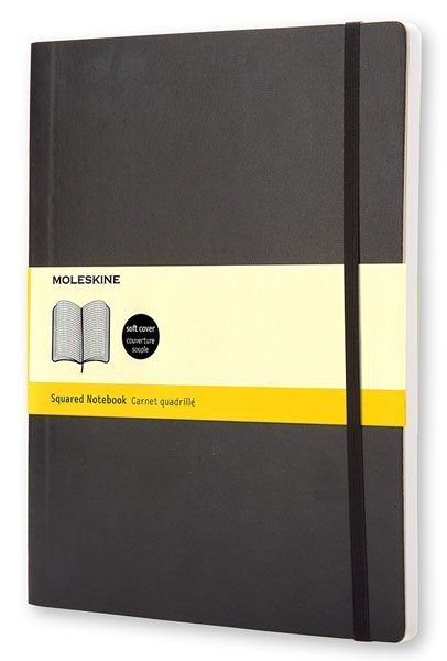 Голям черен тефтер Moleskine Classic Black с меки корици и листа на малки квадратчета