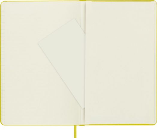 Класически жълт тефтер Moleskine Classic Hay Yellow с твърди корици и линирани страници