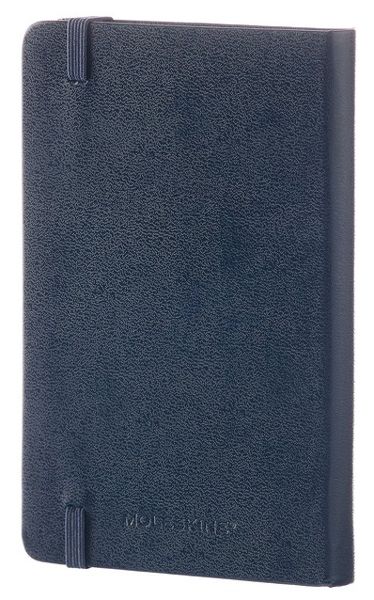 Син джобен тефтер Moleskine Classic Sapphire Blue с твърди корици и бели нелинирани листа