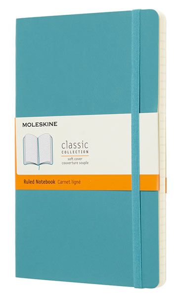 Класически пастелносин тефтер Moleskine с меки корици и линирани страници