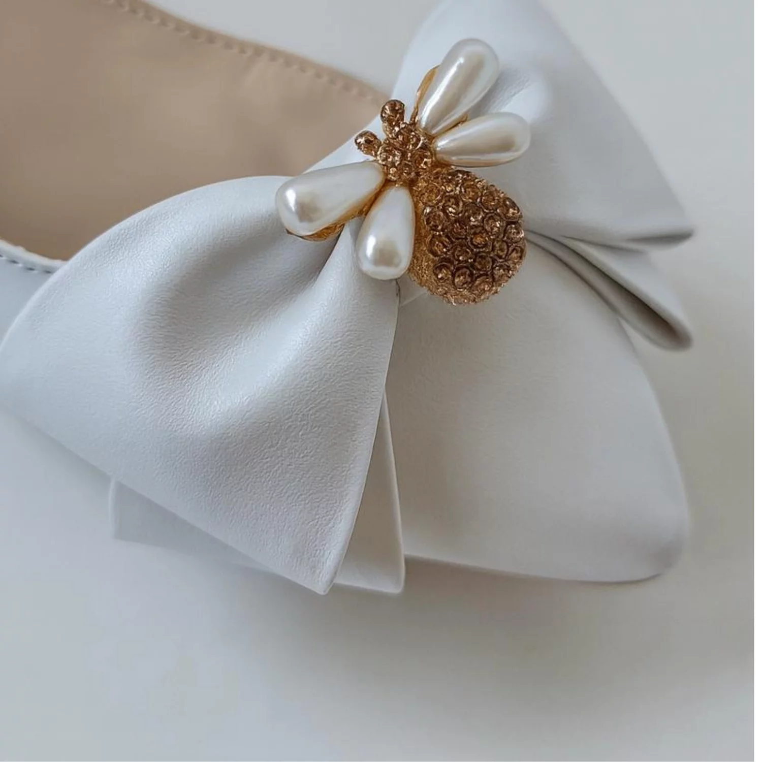 Balerini Piele Naturala Albi ivoire cu funda si accesoriu Bee