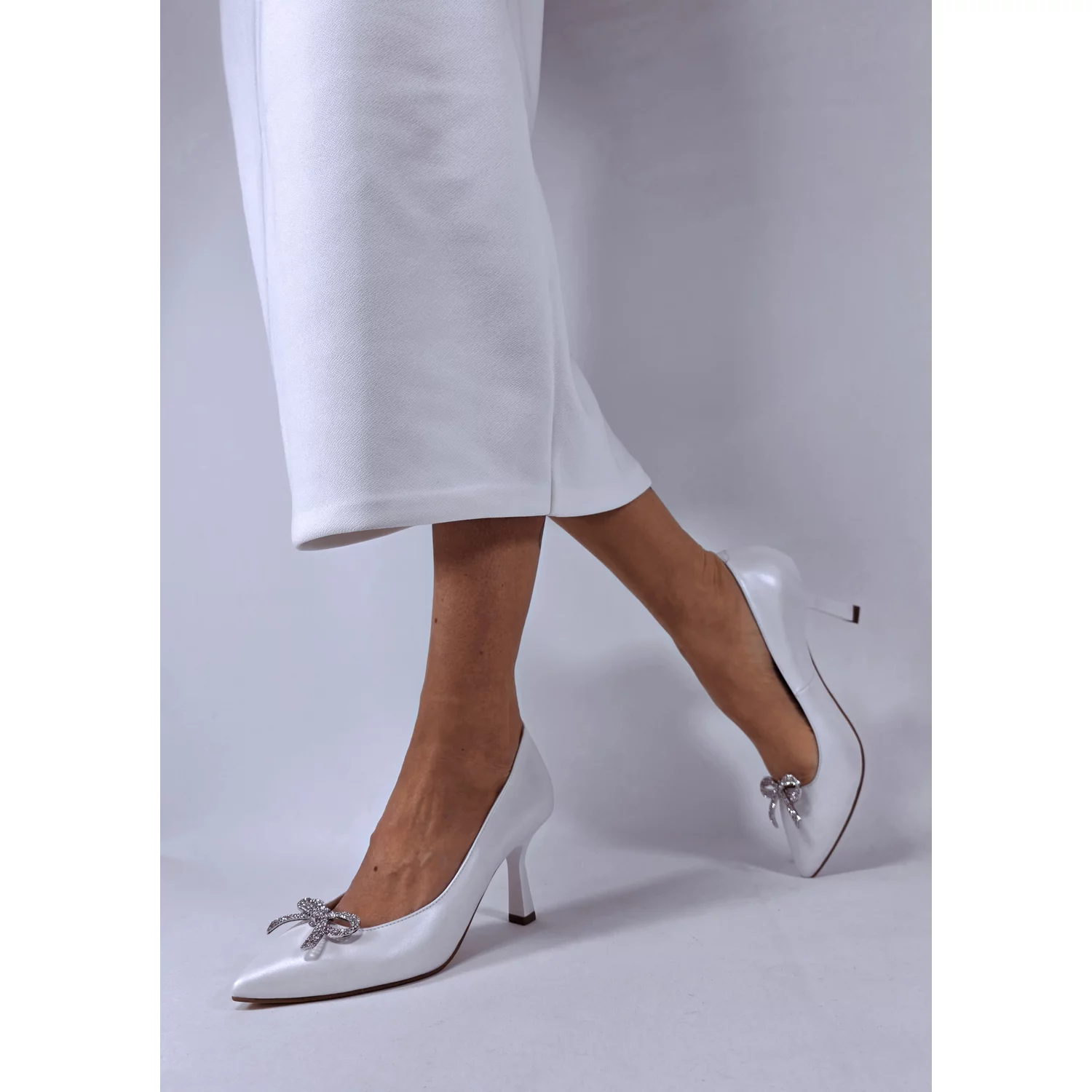 Pantofi stiletto Piele Naturala alb sidefati cu accesorii funde detasabile Veronika