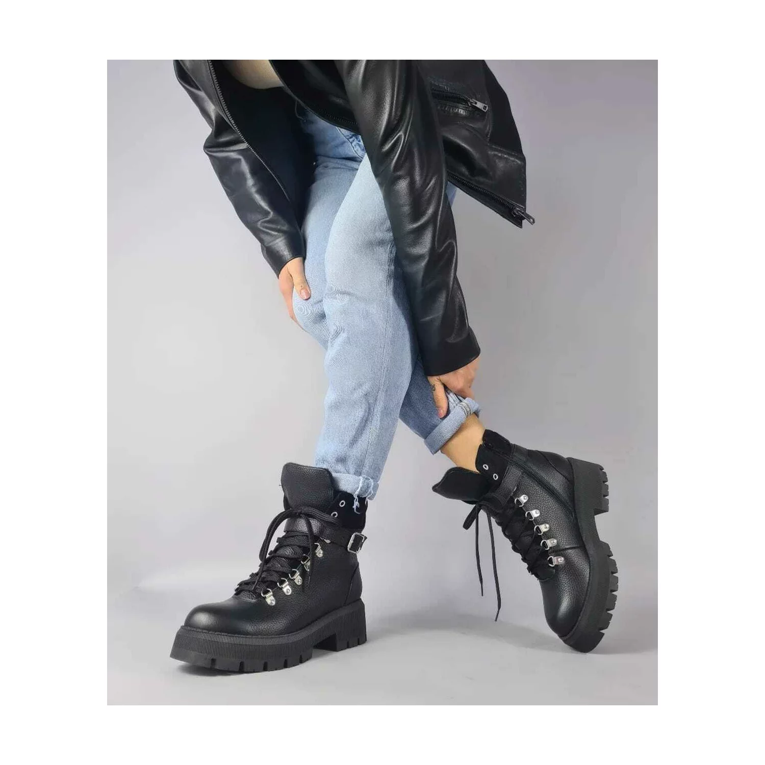 Bocanci Negrii din Piele Naturala Vladis cu catarama