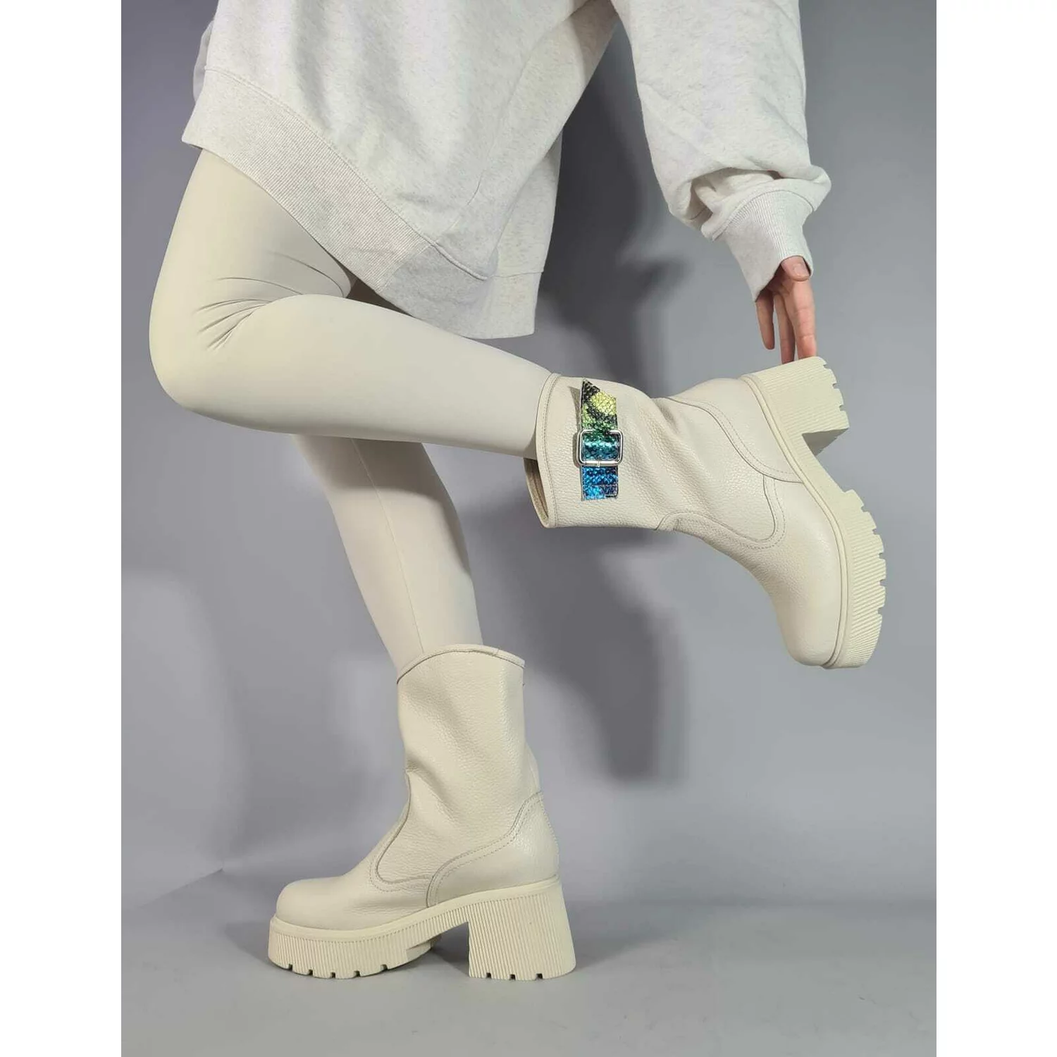 Ghete dama Piele Naturala Bej cu catarame Melua