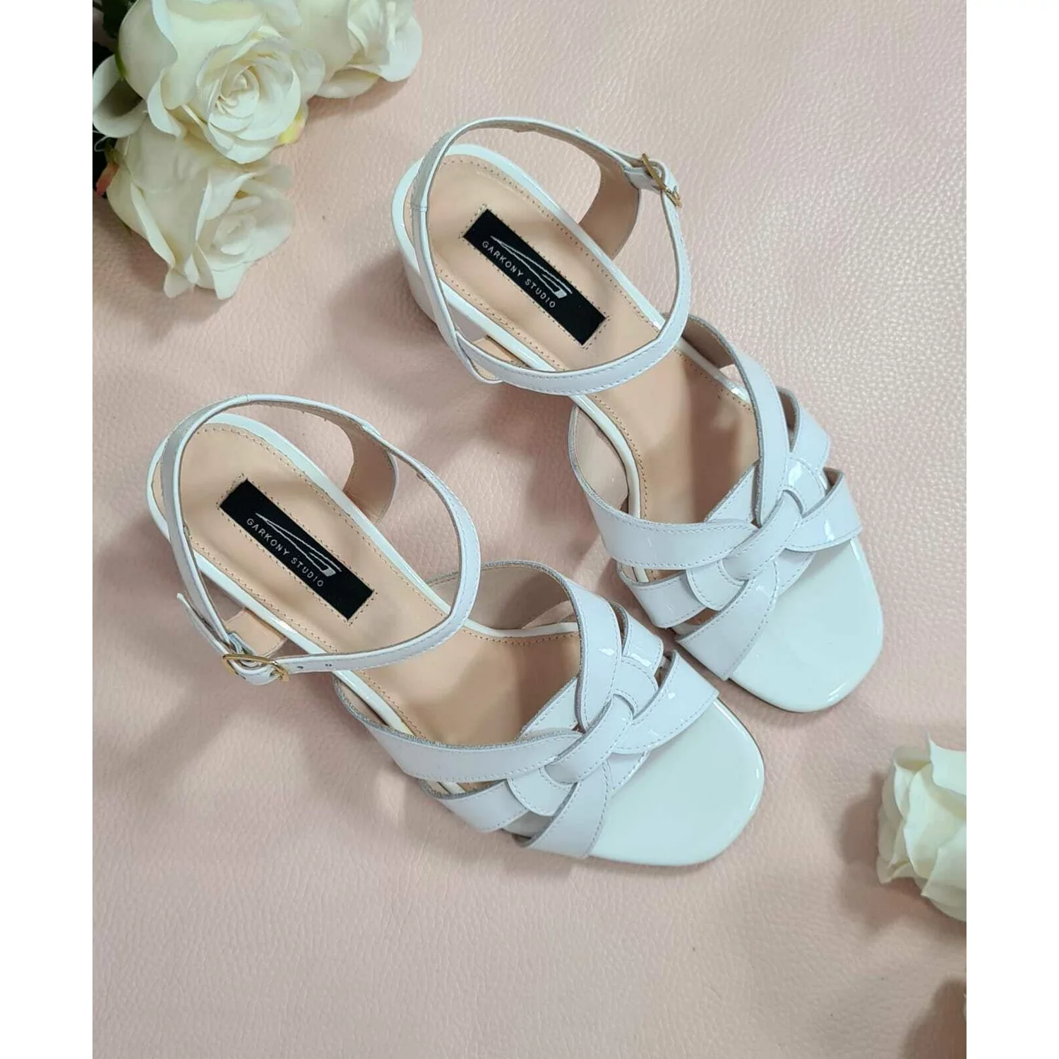 Sandale pielelacuita alba Vika