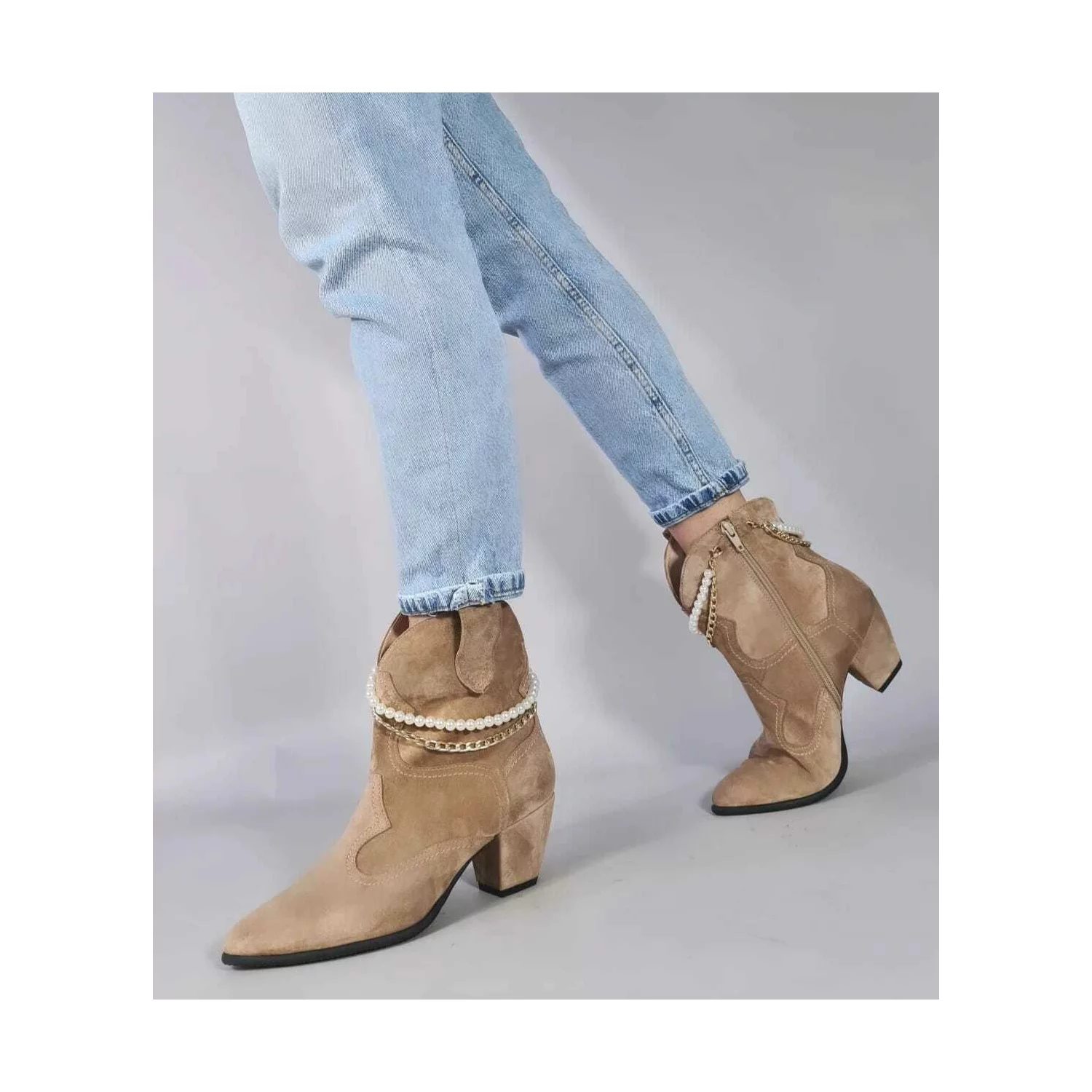 Ciocate dama Piele Naturala Bej accesorizate cu lant perle Sisa