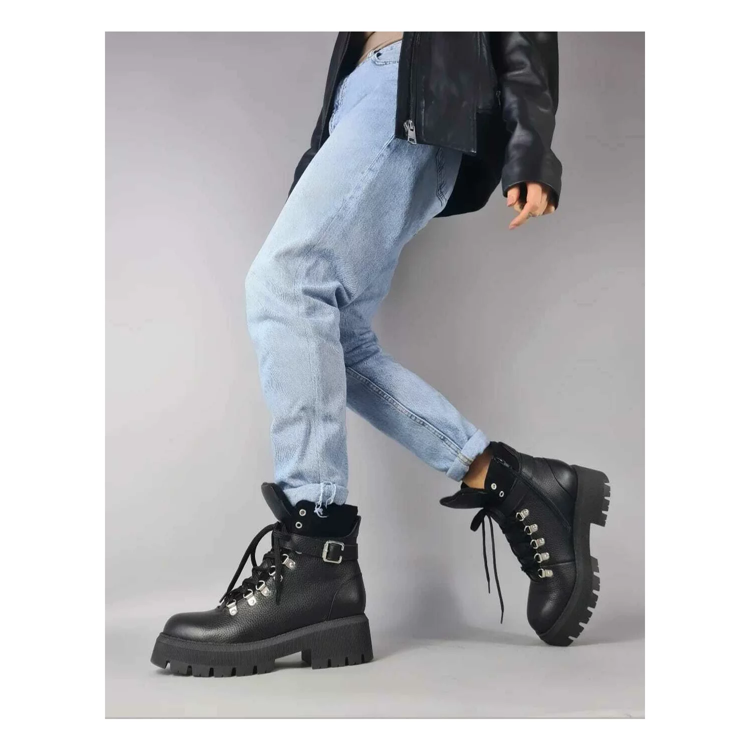 Bocanci Negrii din Piele Naturala Vladis cu catarama