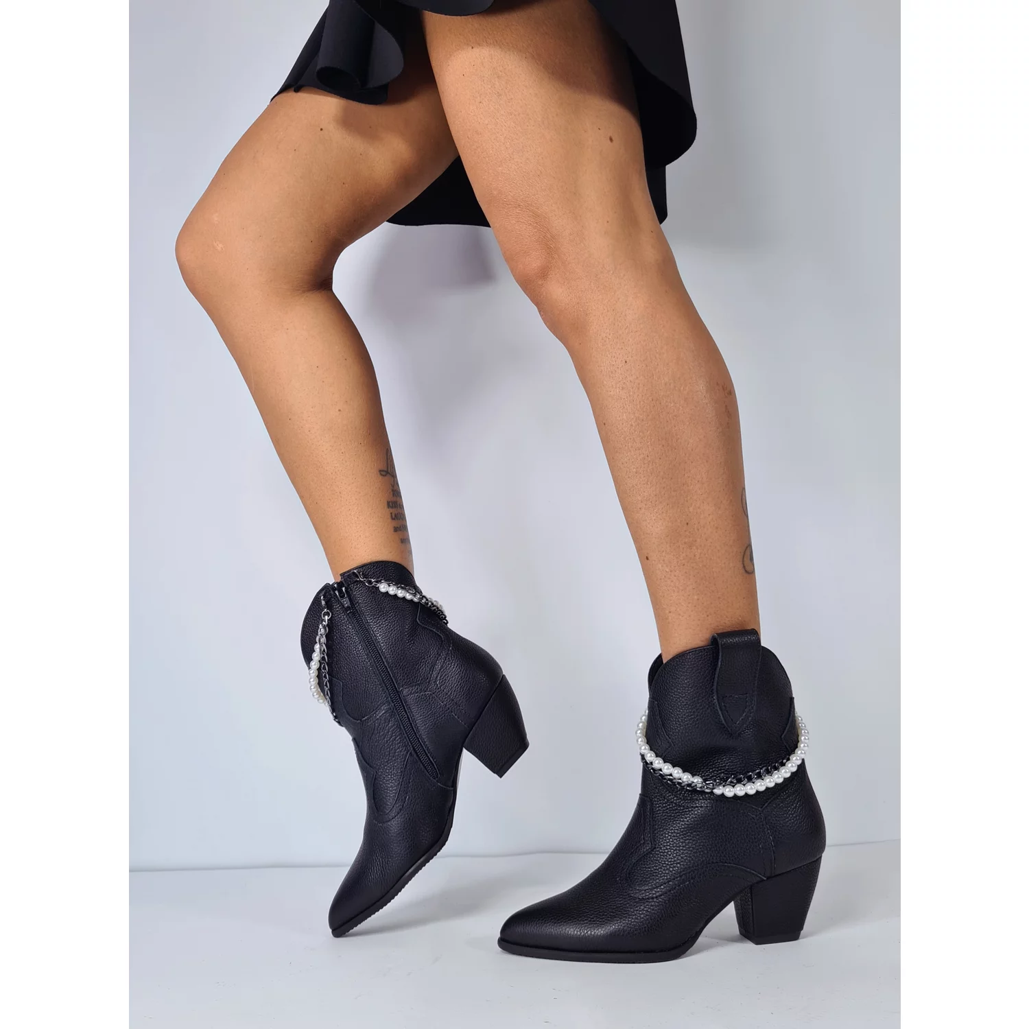 Ciocate dama Piele Naturala Negre bizonat accesorizate cu lant perle Sisa