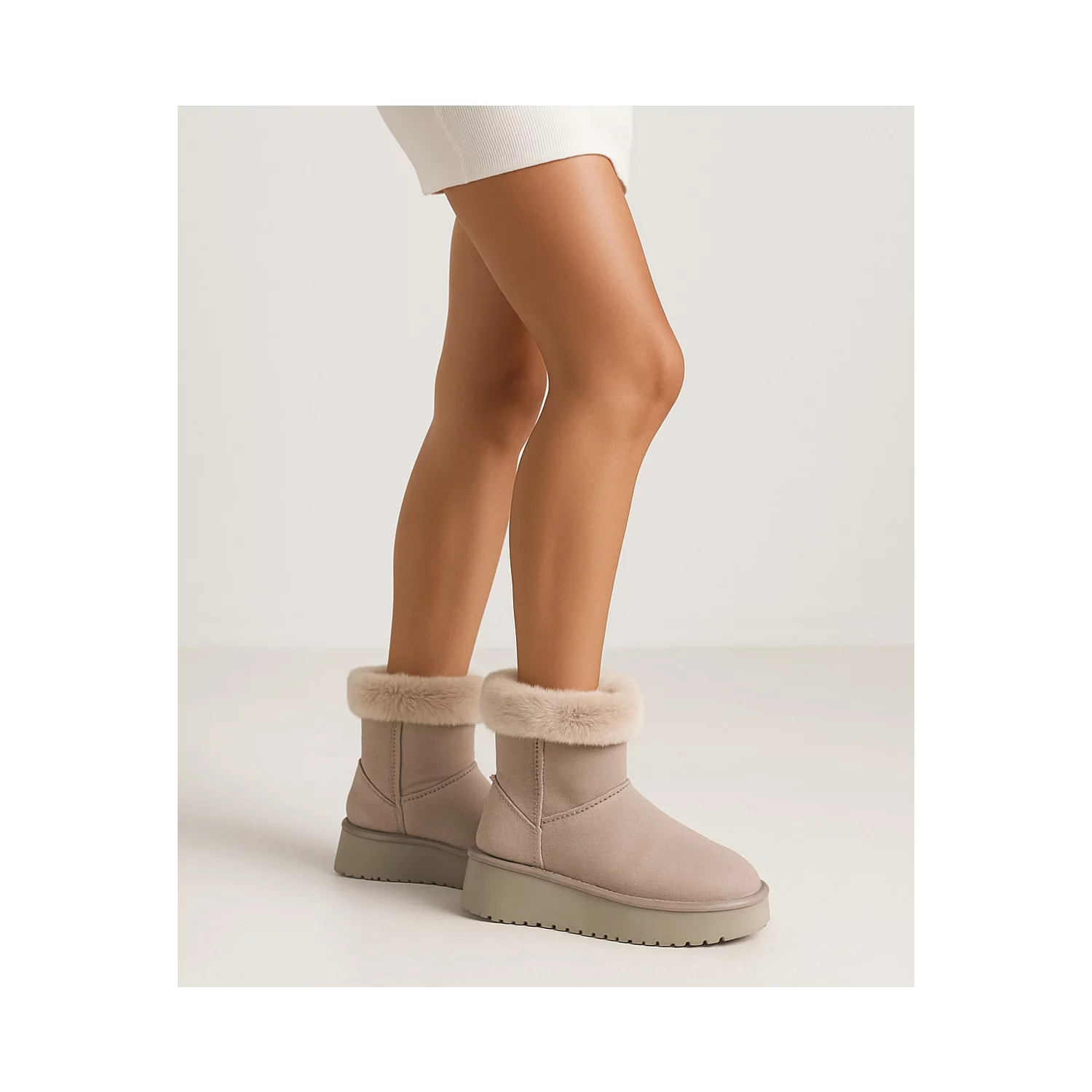 Ghete dama imblanite din Piele Naturala Bej Claudia