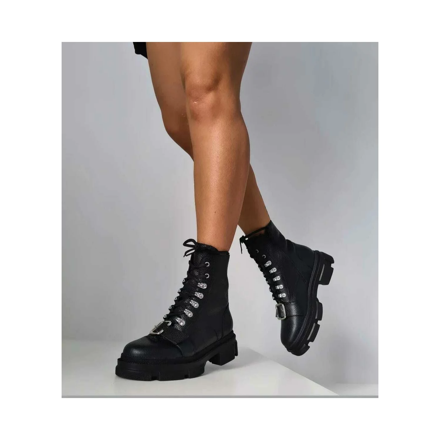 Ghete negre din piele naturala Lary