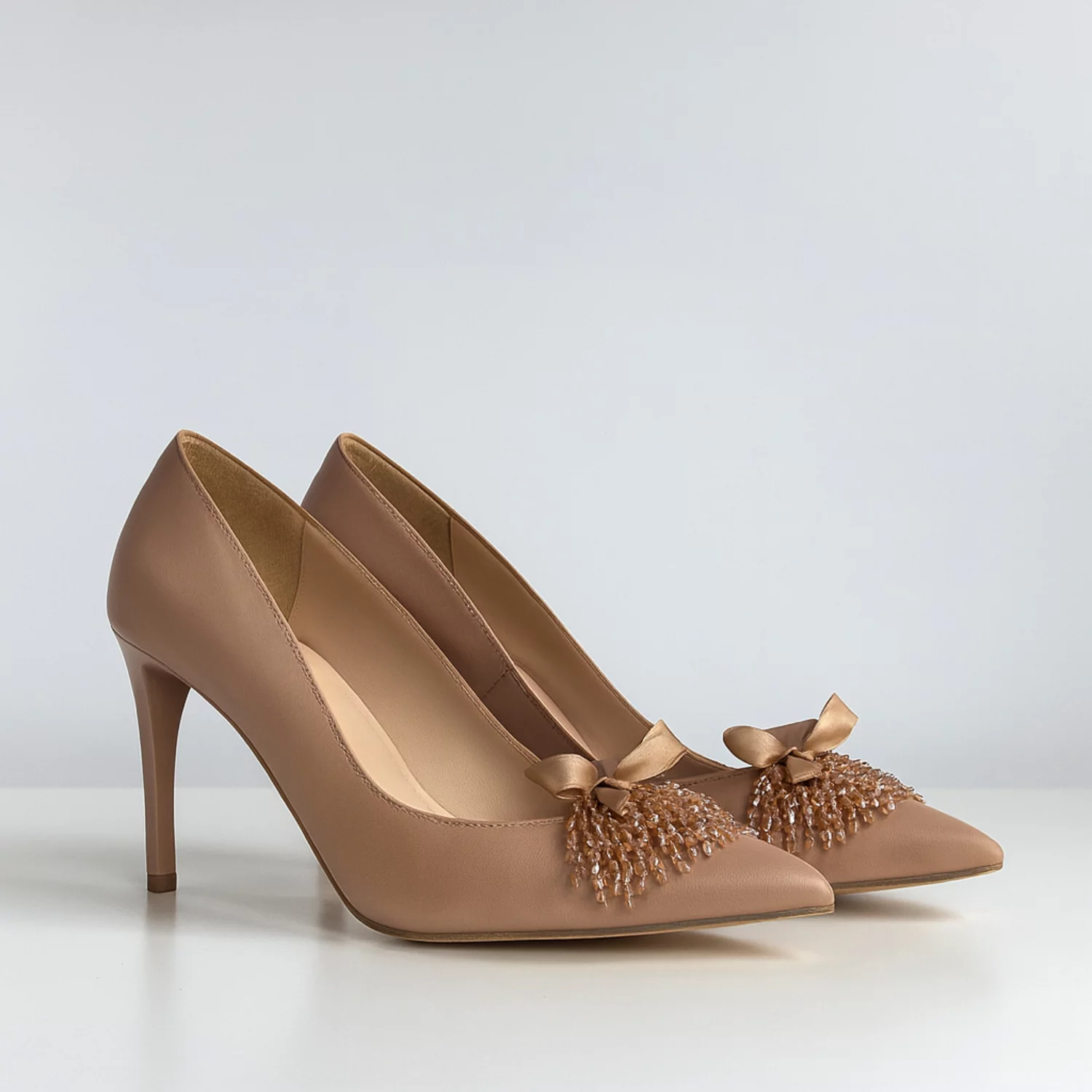 Pantofi stiletto Piele Naturala Bej cu accesoriu Emilly