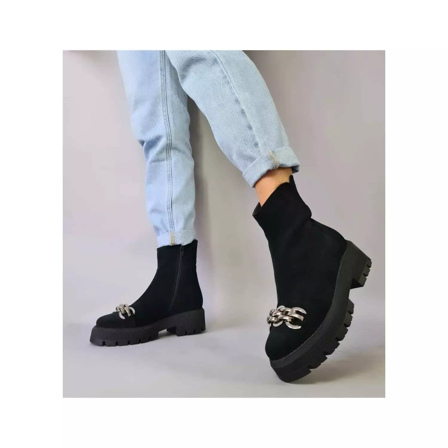 Ghete dama Piele Naturala Negre cu lant Ema