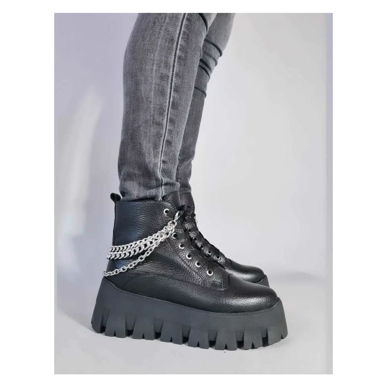 Ghete dama Piele Naturala Negre cu lant detasabil Valmi