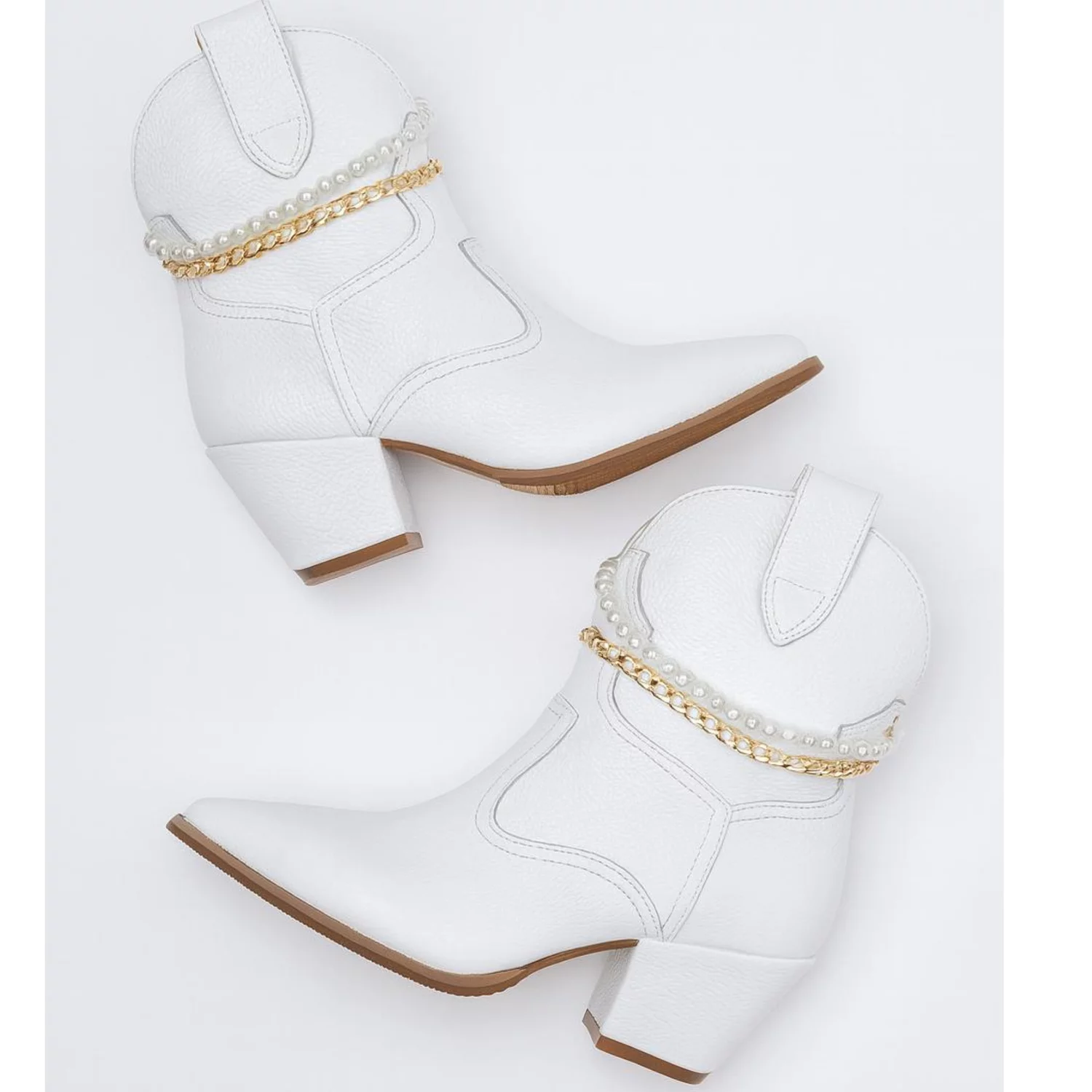 Ciocate dama Piele Naturala Albe bizonat accesorizate cu lant perle Sisa