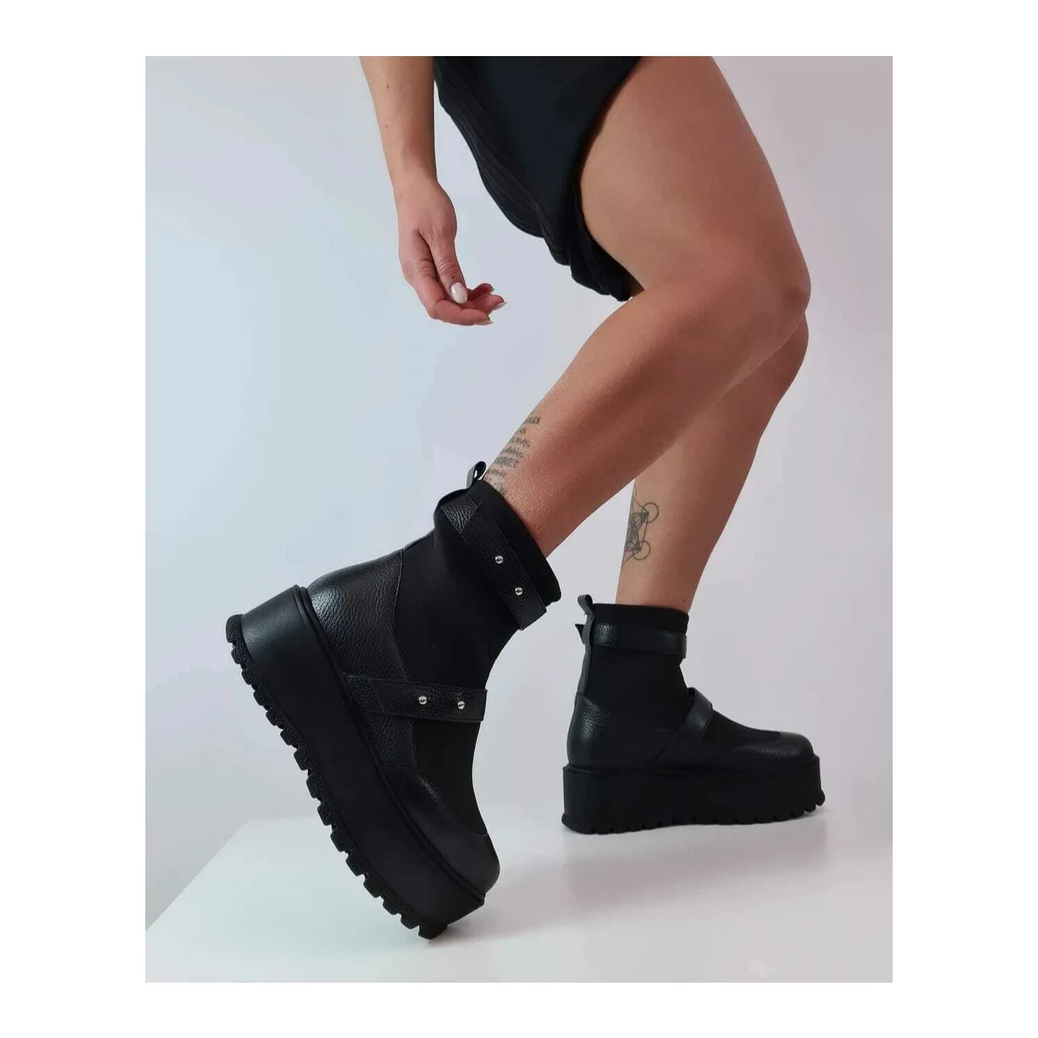 Ghete din piele naturala neagra si neopren negru  Argo