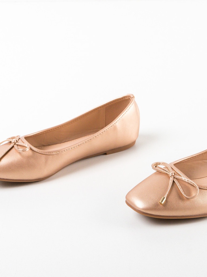 Balerini dama Atur Bej