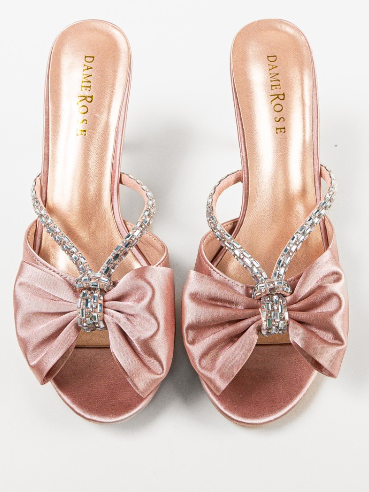 Saboti dama Petroni Roz