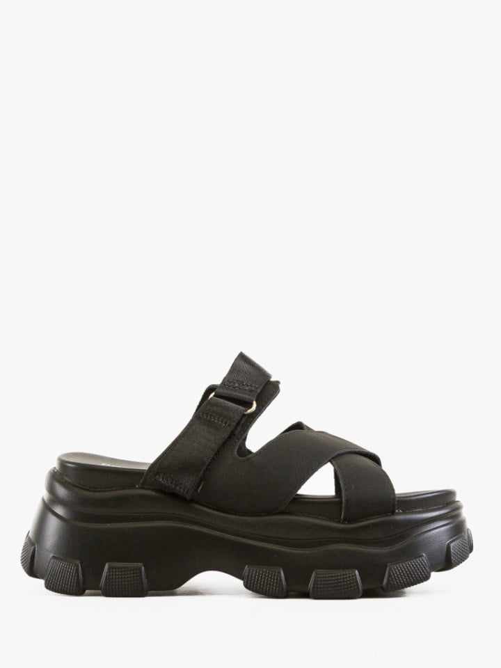 Saboti dama Lavian Negri