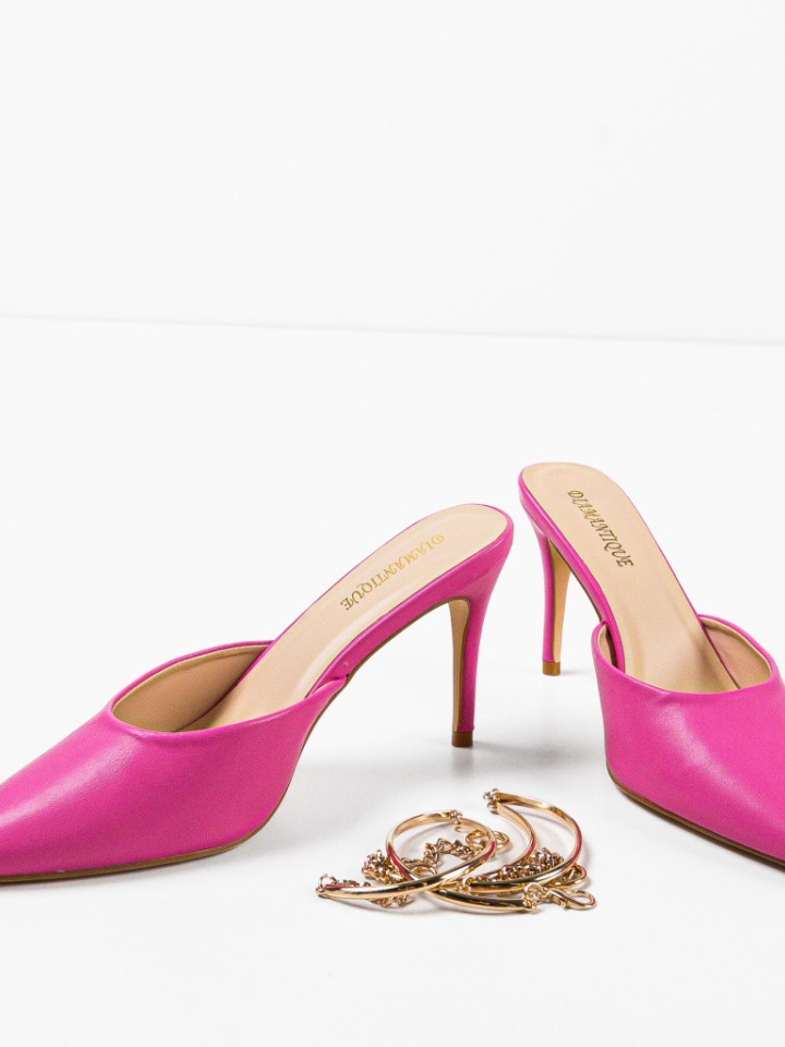 Saboti dama Naevius Albastri