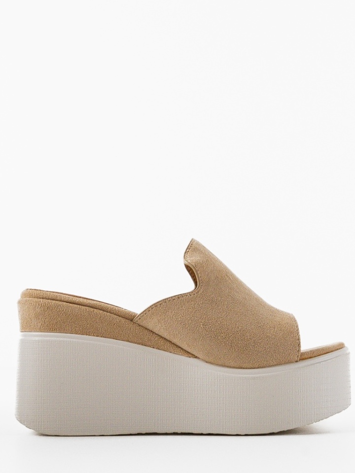 Saboti dama Golza Bej