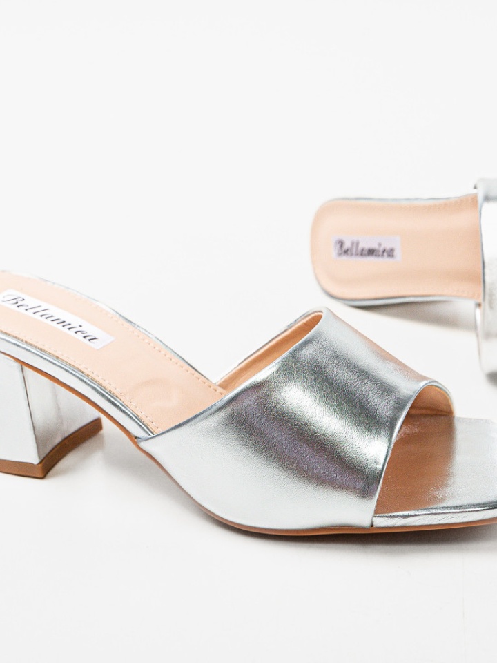 Saboti dama Coraline Negri