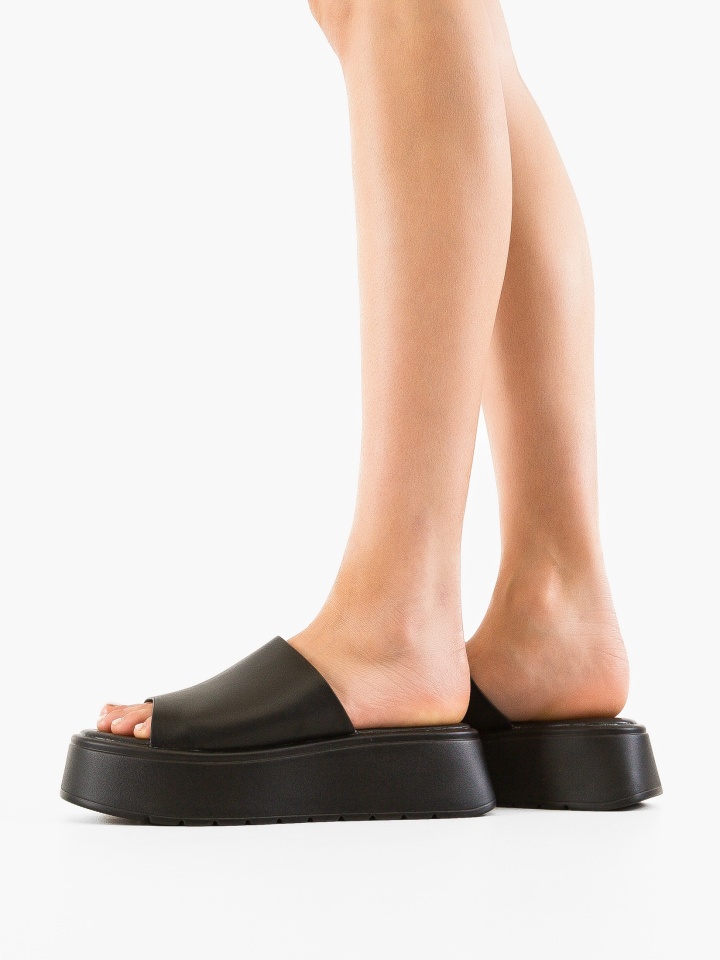 Saboti dama Egon Bej