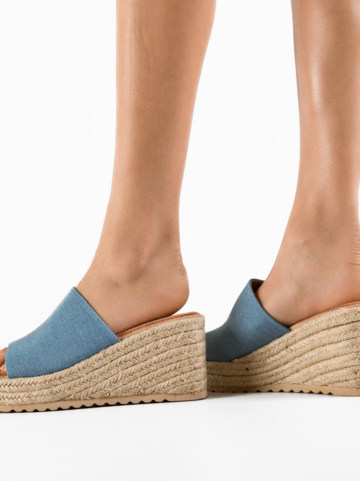 Saboti dama Fuku Negri