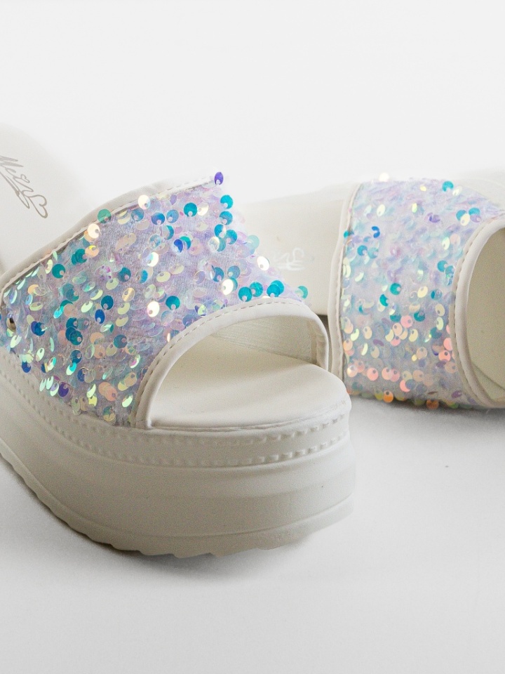 Saboti dama Karuen Albe