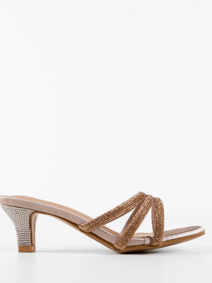 Saboti dama Lupita Verzi