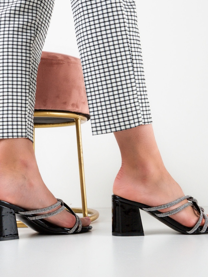 Saboti dama Wick Negri