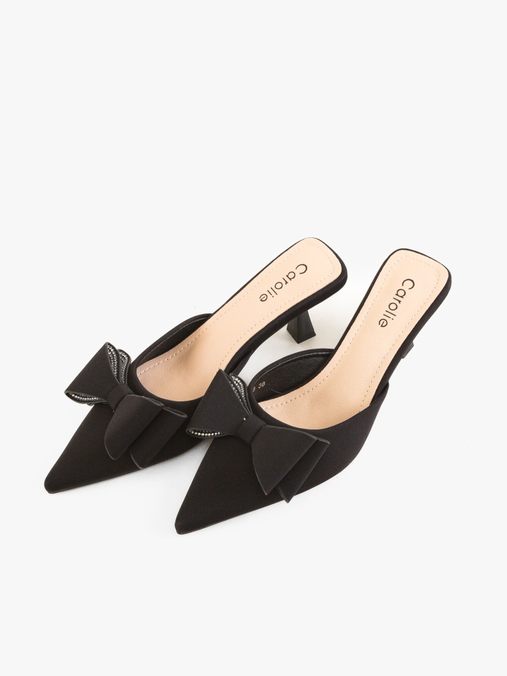 Saboti dama Thea Negri