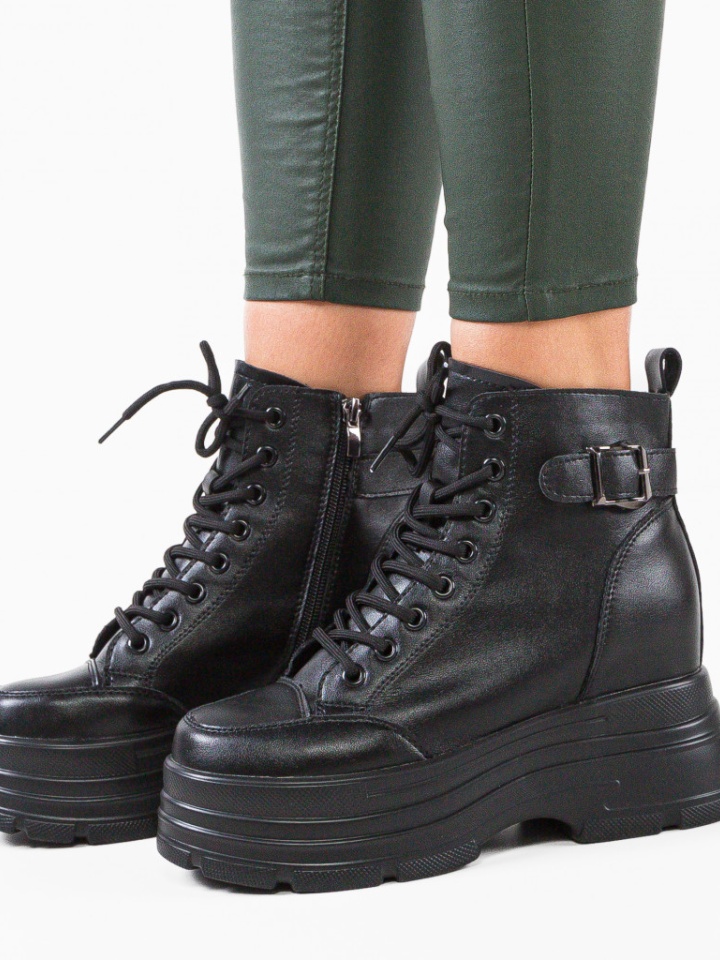 Ghete dama Monique Negre