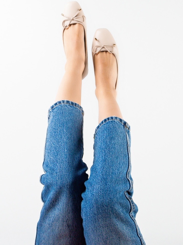 Balerini dama Atur Bej