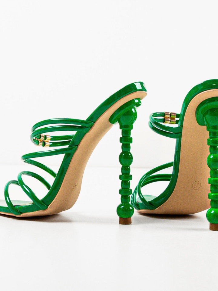 Saboti dama Owen Nude