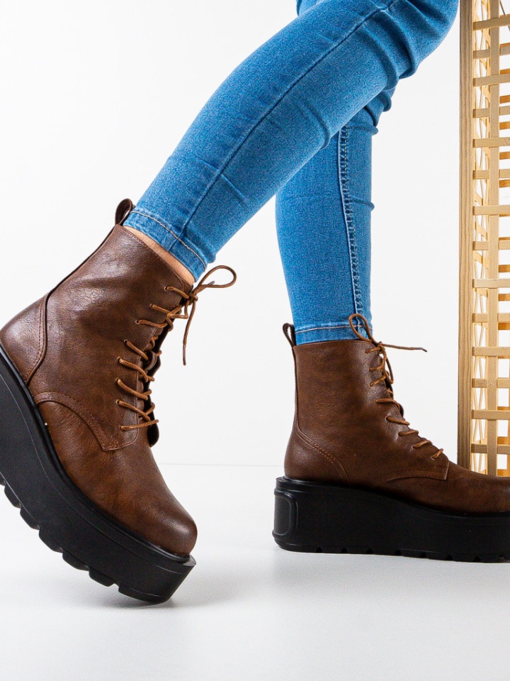 Ghete dama Alanis Maro