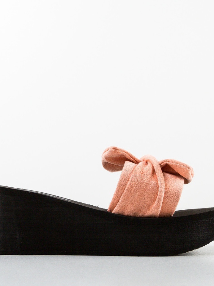 Saboti dama Herrera Roz