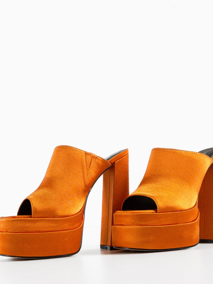 Saboti dama Hirst Roz