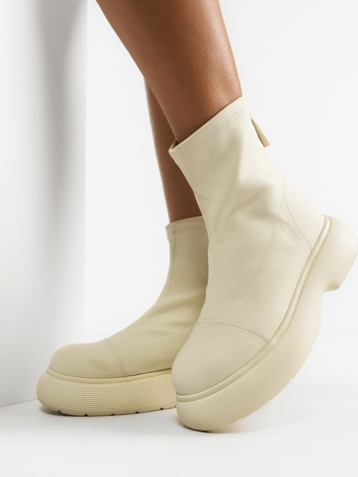 Ghete dama Vyvyanko Bej