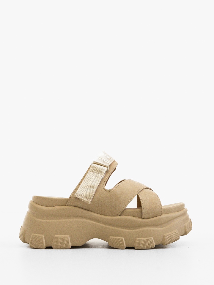 Saboti dama Lavian Negri