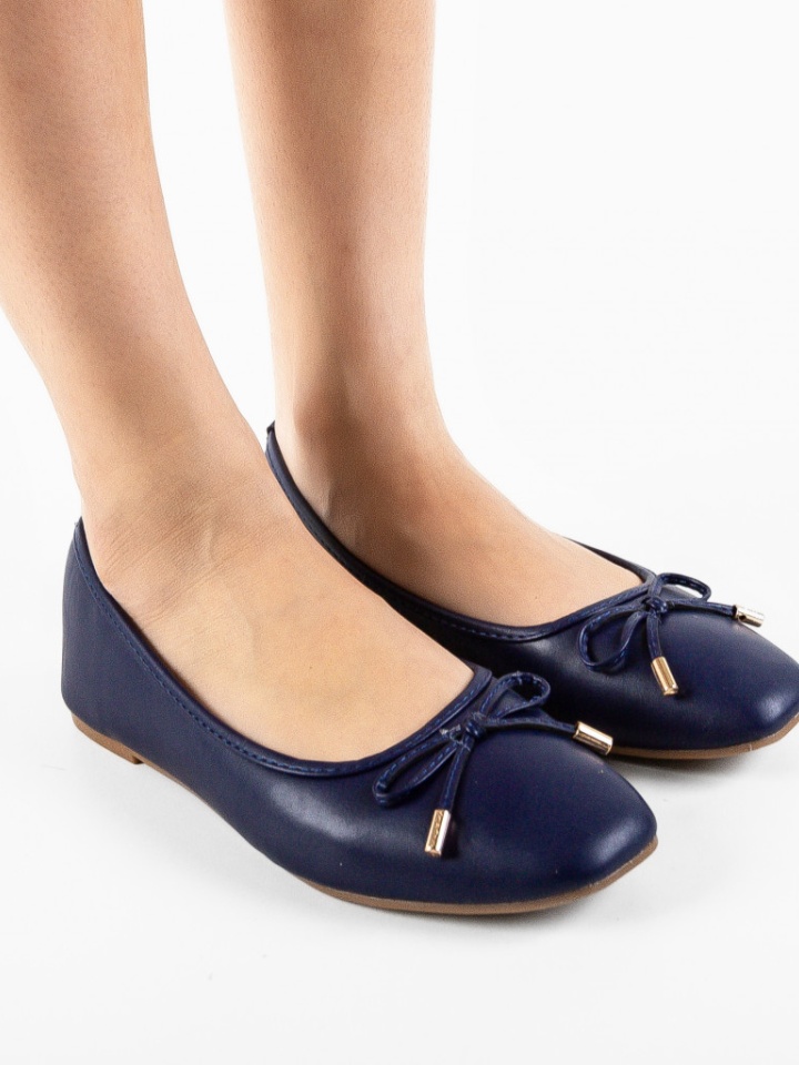 Balerini dama Atur Bej