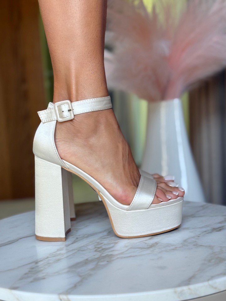 Sandale cu toc Butts Aurii