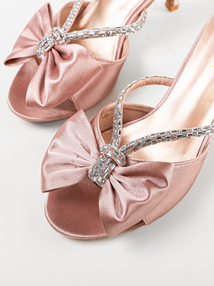 Saboti dama Petroni Roz