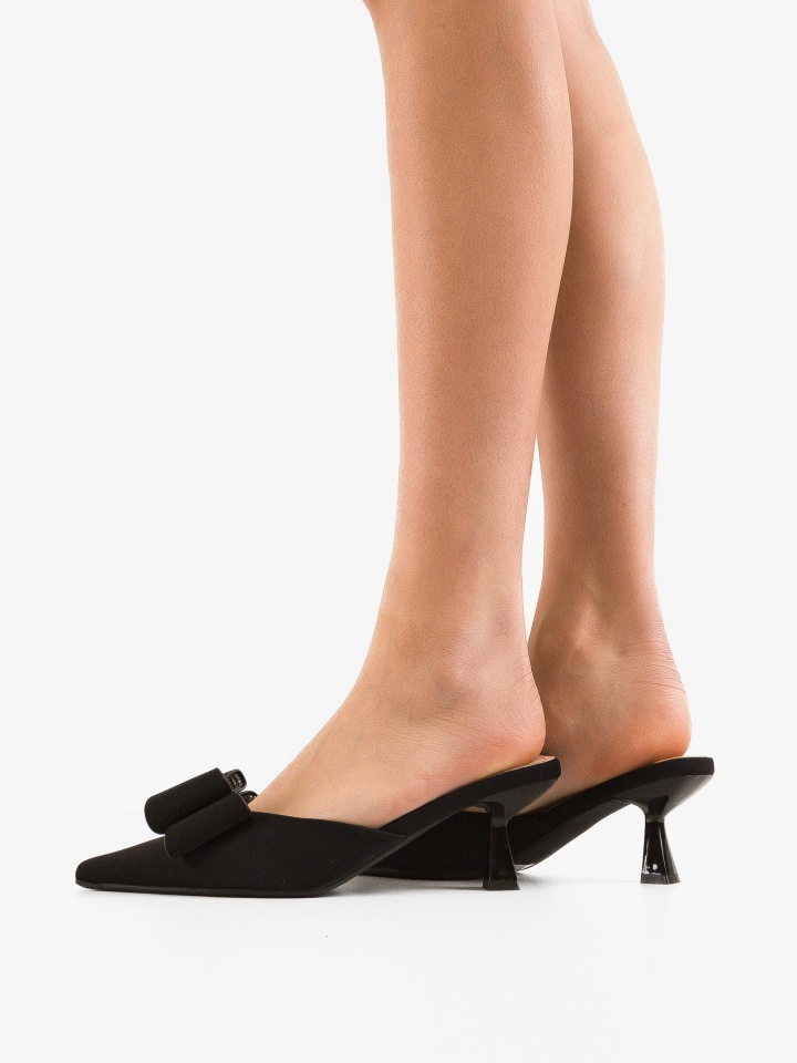 Saboti dama Thea Negri