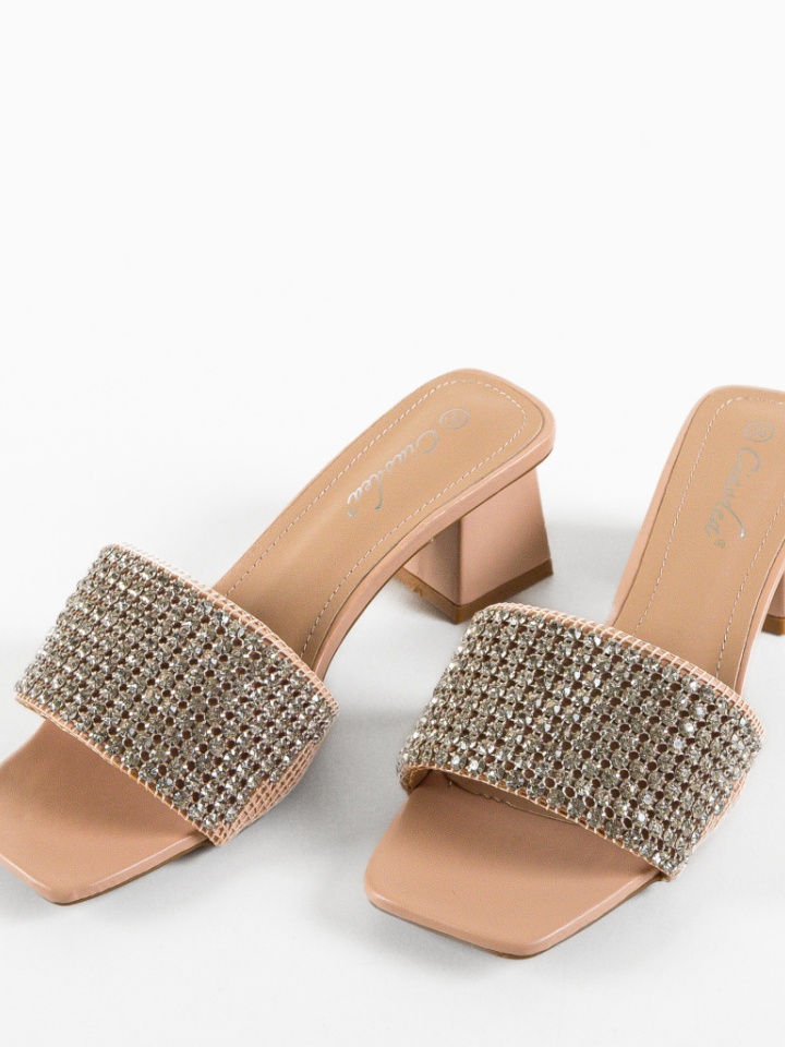 Saboti dama Dodie Nude