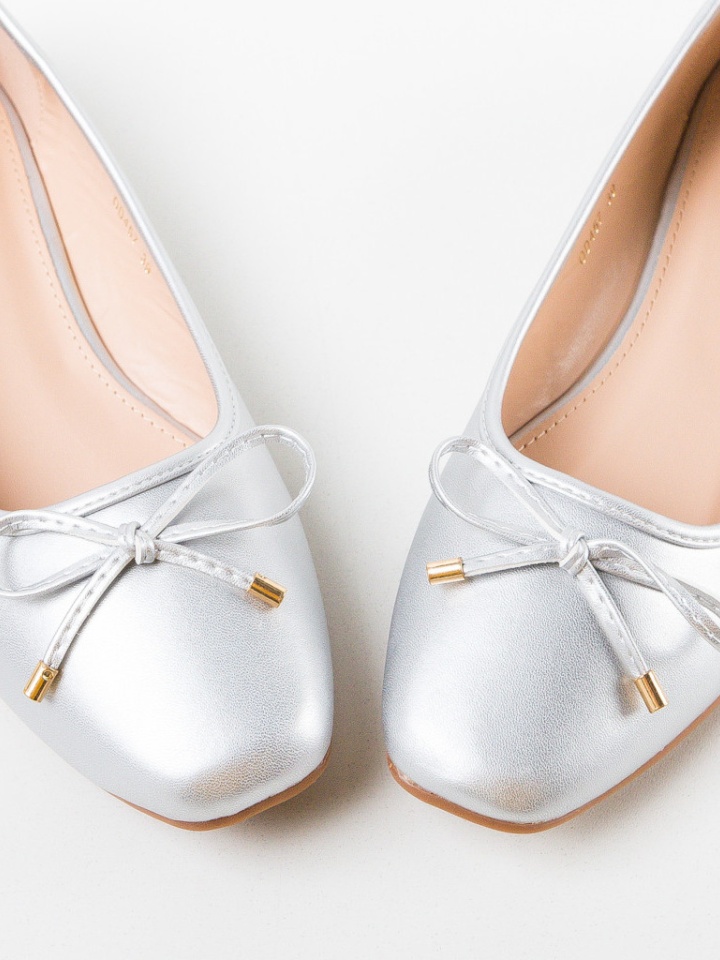 Balerini dama Atur Bej