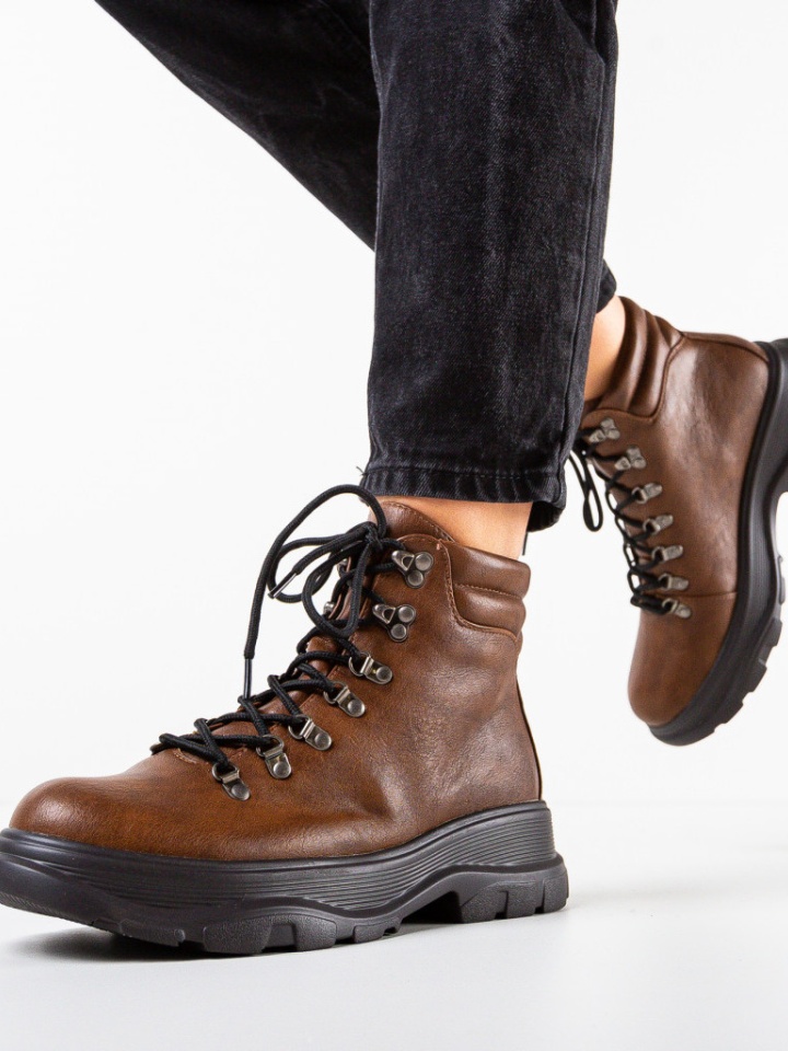 Ghete dama Layla Maro