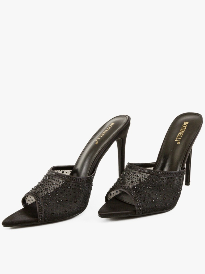 Saboti dama Muandy Negri